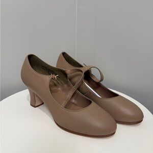 Capezio Manhattan Character Shoe 9W